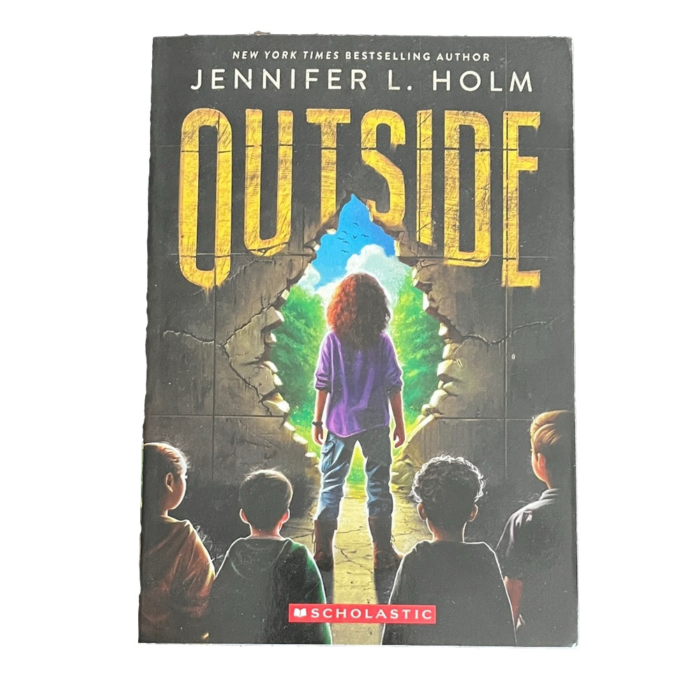 🇺🇸Scholastic 'Outside' by Jennifer L. Holm - Chapter Book for tweens